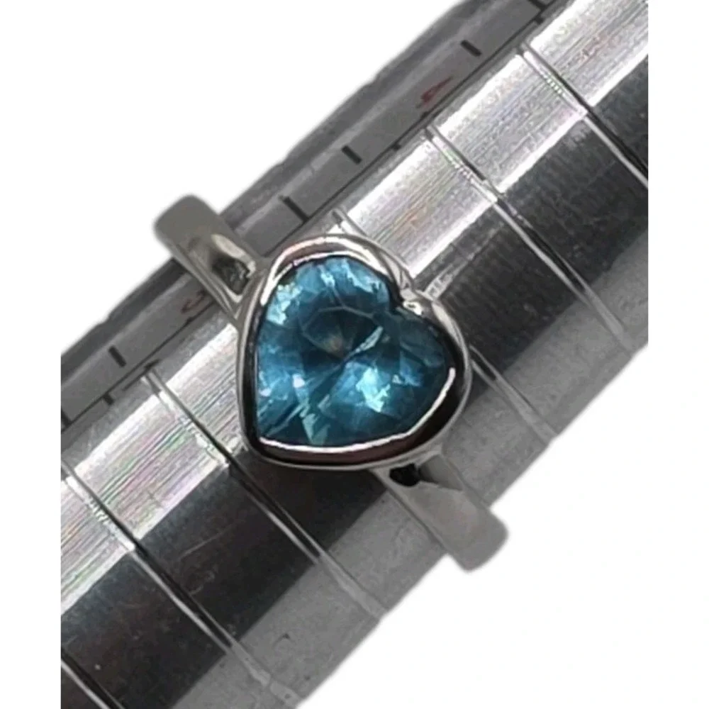 925 Sterling Silver Heart Light Blue Stone Ring Bezel Solitaire Thailand Size 5